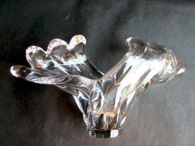 vase Art Nouveau cristal Baccarat à godrons courbés