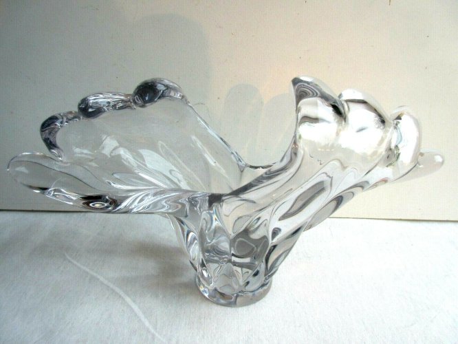 vase Art Nouveau cristal Baccarat à godrons courbés