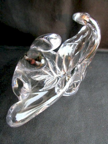 vase Art Nouveau cristal Baccarat à godrons courbés