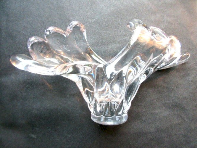 vase Art Nouveau cristal Baccarat à godrons courbés