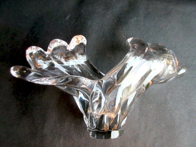 vase Art Nouveau cristal Baccarat à godrons courbés