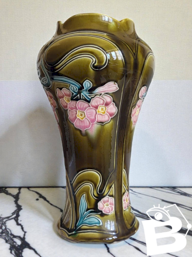 Vase Art Nouveau en barbotine