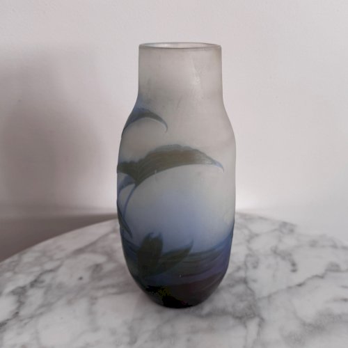 Vase Art Nouveau par Gallé en pâte de verre dégagée à l'acide végétation M3683