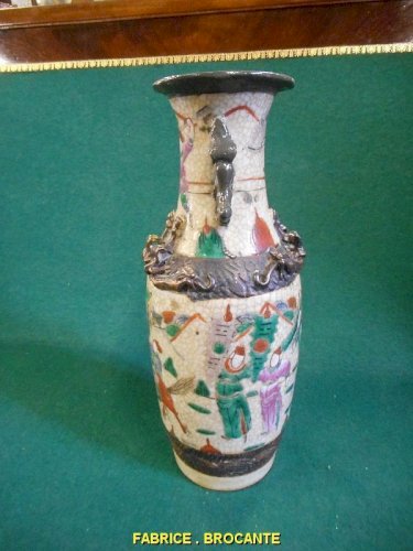 VASE ASIATIQUE ANCIEN DECOR CAVALIERS