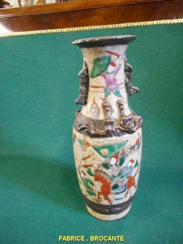 VASE ASIATIQUE ANCIEN DECOR CAVALIERS