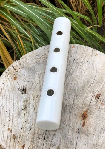 Vase blanc allongé en porcelaine Serax Maison d Être