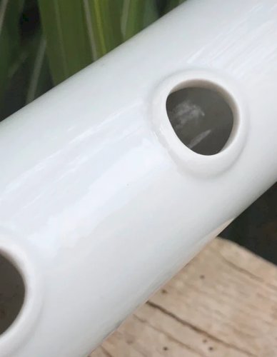 Vase blanc allongé en porcelaine Serax Maison d Être