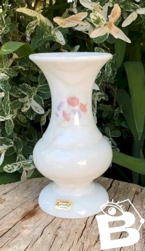 Vase blanc motifs fleurs en Albâtre