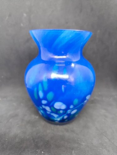 vase bleu en verre à incrustation coloré signé Sony en bon etat