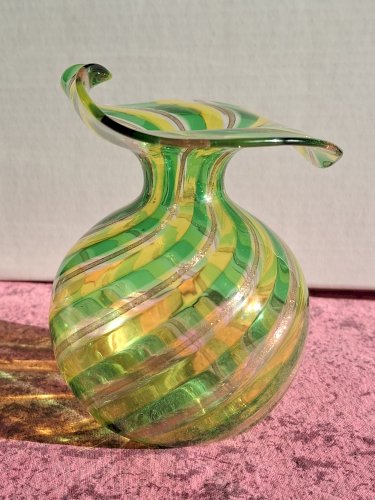 Vase boule à corolle ourlée en verre soufflé de Murano hauteur 10,8 cm, vert et aventurine