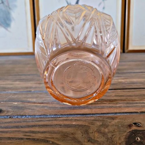 Vase boule style art déco en verre couleur saumon