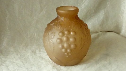 BOWL VASE MOLD AND PRESSED GLASS DECOR GRAPE CLUSTER SIGNED PRIOR FRANCE