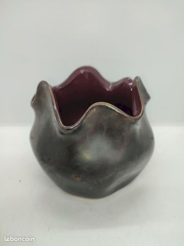 Vase bourse année 50-60 gris exterieur et violet interieur en bon etat