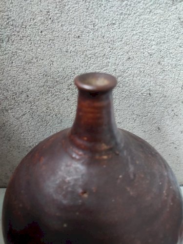 vase bouteille en gres signé Alain Rech à biot ? en bon etat