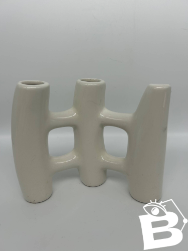 Vase brutaliste en céramique blanche