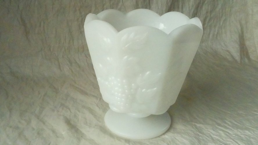 VASE CACHE POT EN OPALINE CLEVELAND U.S.A BRODY &CO DECOR GRAPPE DE RAISIN*
