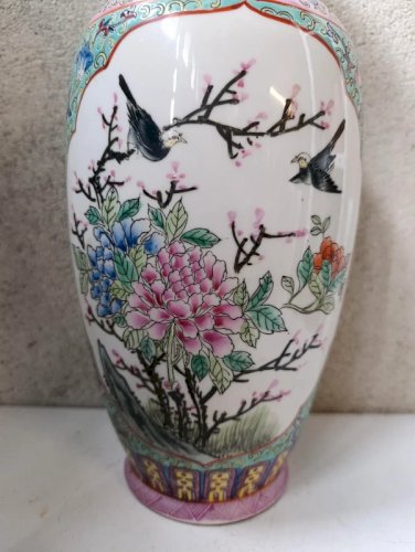 vase chinois 20eme siecle a decor doiseaux et floral en porcelaine en bon etat