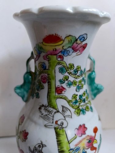 vase chinois a decor danimaux et floral 20eme siecle signé en bon etat