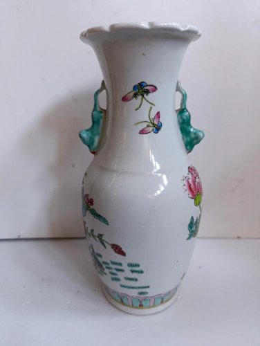 vase chinois a decor danimaux et floral 20eme siecle signé en bon etat