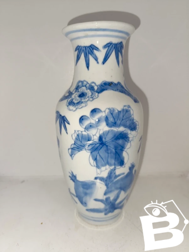 Vase chinois en porcelaine a décor floral en bon état