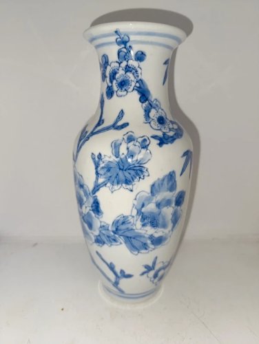Vase chinois en porcelaine a décor floral en bon état