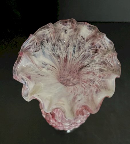 Vase Clichy en verre rose et blanc à collerette verrerie vintage