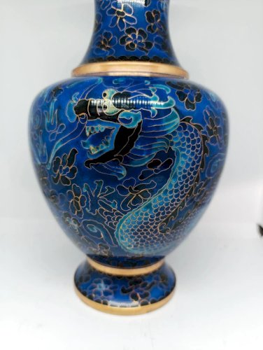 vase cloisonné chinois bleu à decor de dragon en bon etat