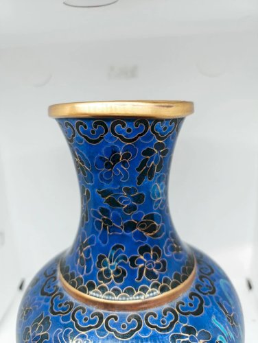 vase cloisonné chinois bleu à decor de dragon en bon etat