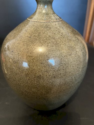 Vase contemporain en grès émaillé kaki artisanat poterie potier art pop