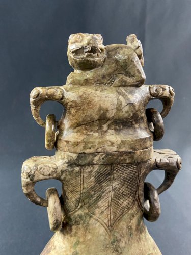 Vase couvert en pierre dure sculptée Chine Extrême-Orient