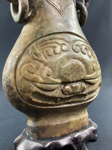 Vase couvert en pierre dure sculptée Chine Extrême-Orient