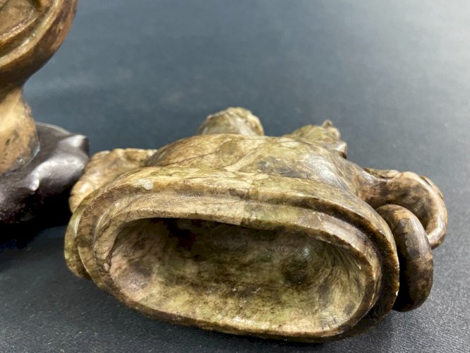 Vase couvert en pierre dure sculptée Chine Extrême-Orient