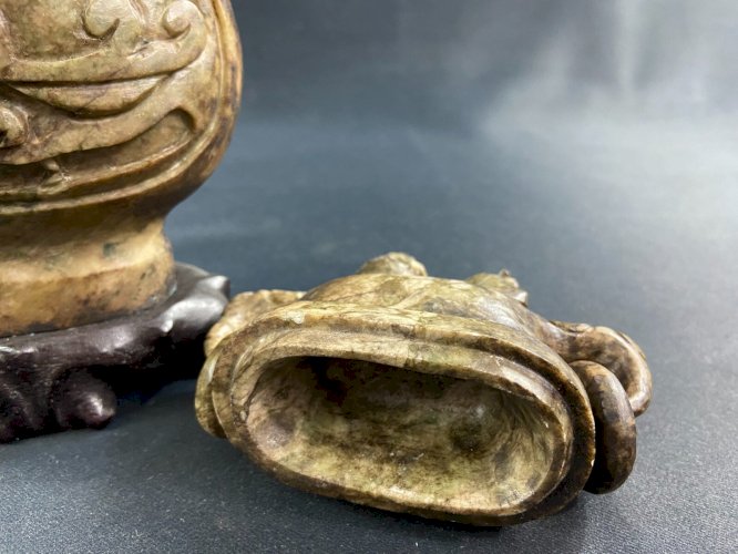 Vase couvert en pierre dure sculptée Chine Extrême-Orient