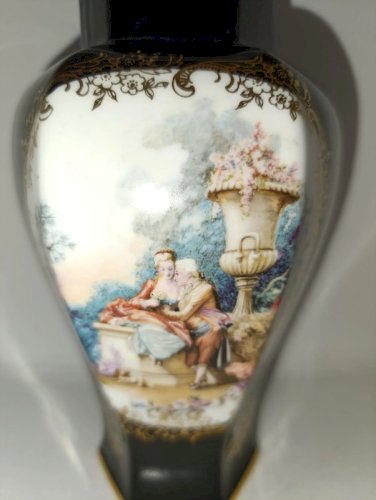 vase couvert en porcelaine de limoges decor 18-19eme en bon etat