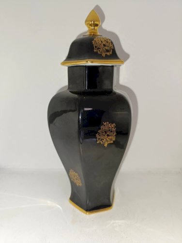 vase couvert en porcelaine de limoges decor 18-19eme en bon etat