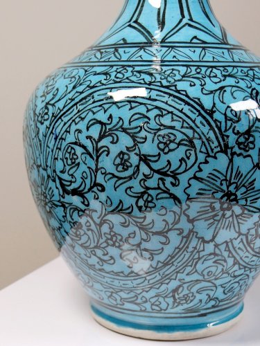 Vase couvert ou jarre Persane poterie glacée Iznik turquoise peinte vintage
