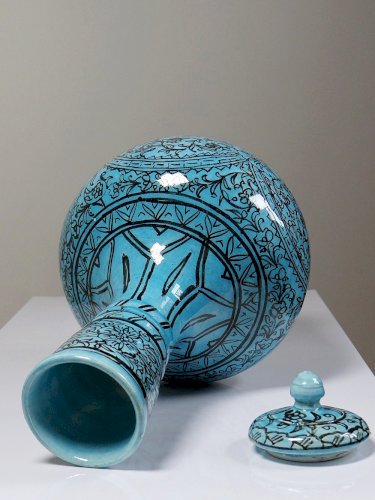 Vase couvert ou jarre Persane poterie glacée Iznik turquoise peinte vintage