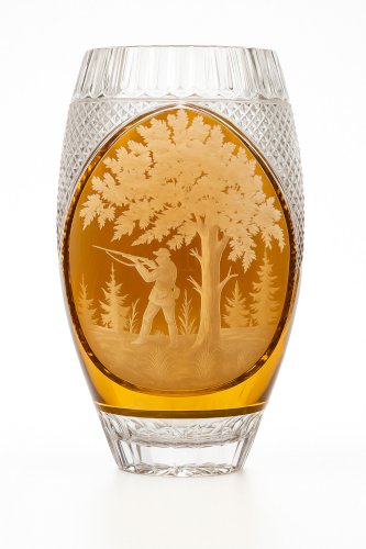 Vase cristal ambre gravé scène de chasse taillé Pologne hunter dog 29,5 cm