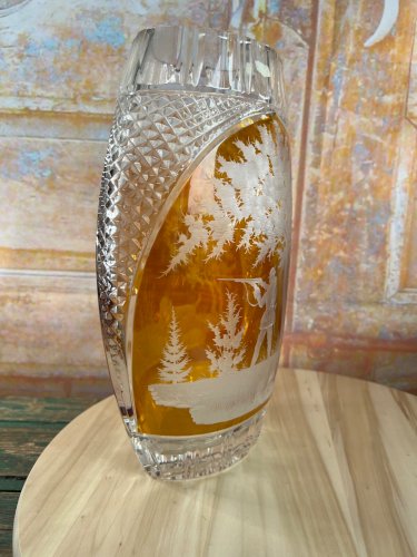 Vase cristal ambre gravé scène de chasse taillé Pologne hunter dog 29,5 cm