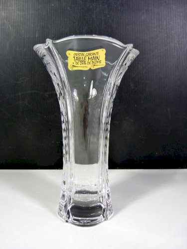 Vase cristal véritable taillé décor fleurs estampillé TBE H - 18 cm