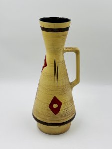 Dümler & Breiden yellow pitcher vase