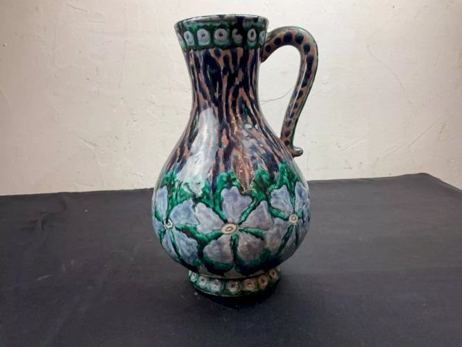 Vase , cruches par Wallet-Josse (Paris), céramiste