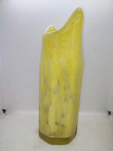 vase dans le gout des productions de murano orignal en bon etat
