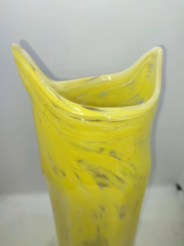 vase dans le gout des productions de murano orignal en bon etat