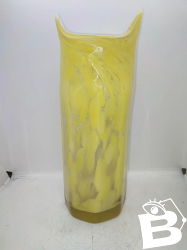 vase dans le gout des productions de murano orignal en bon etat