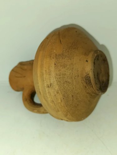 vase dans le gout des productions gallo romain anthropomorphe en bon etat