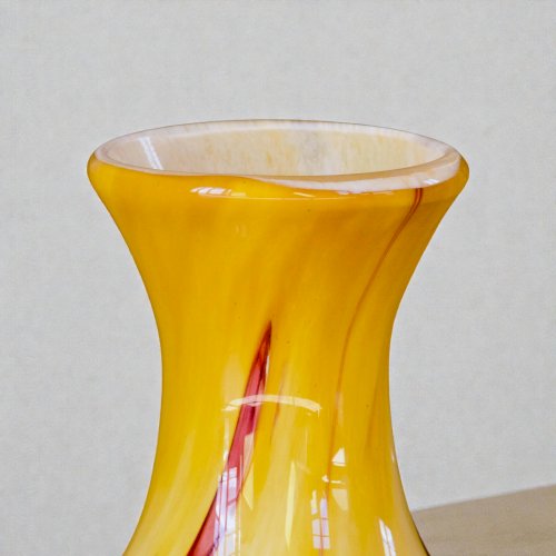 Vase de Murano en verre opalin soufflé circa 1960