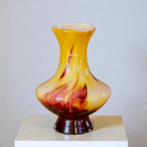 Vase de Murano en verre opalin soufflé circa 1960
