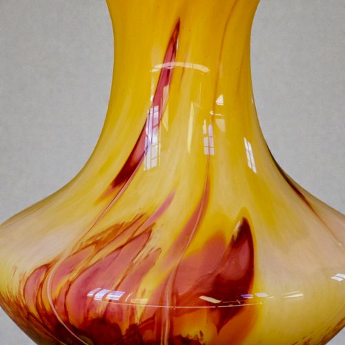 Vase de Murano en verre opalin soufflé circa 1960