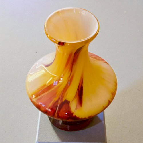 Vase de Murano en verre opalin soufflé circa 1960